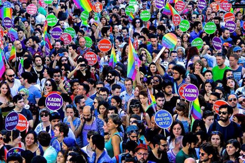 LGBTİ çalışanlar gizlenmek zorunda kalıyor!