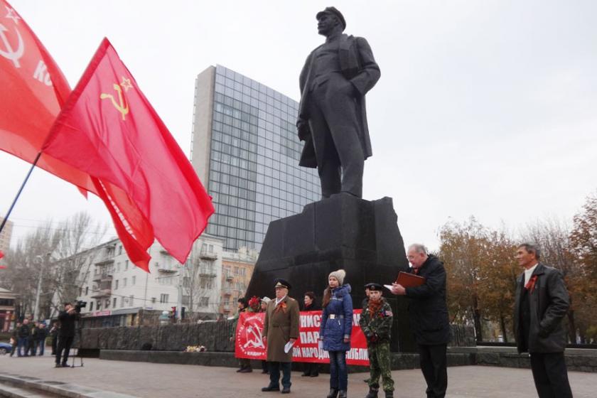 Donetsk’te Ekim Devrimi'nin 99. yıl dönümü kutlandı