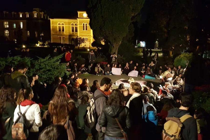 Boğaziçi'de öğrencilerden 'Rektörlük' protestosu