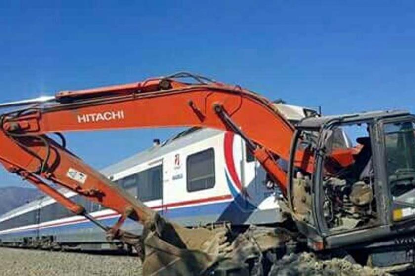 Tren kepçeyle çarpıştı: 20'ye yakın yaralı var