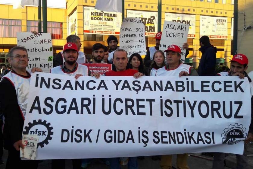 Gıda-İş, TÜYAP kitap fuarında asgari ücret eylemi yaptı 