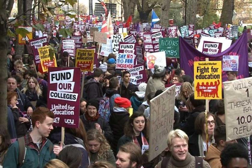 Londra'da eğitimin ticarileştirilmesine karşı yürüdüler
