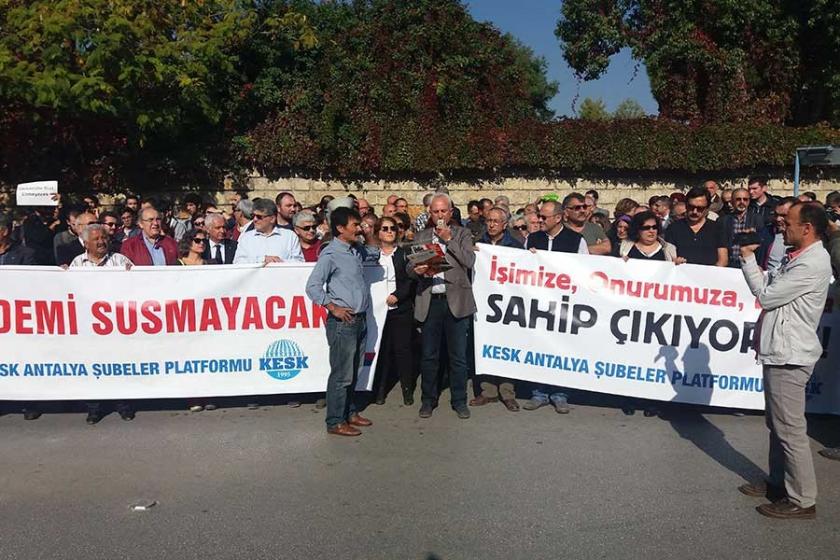 İhraçlar Akdeniz Üniversitesi’nde protesto edildi