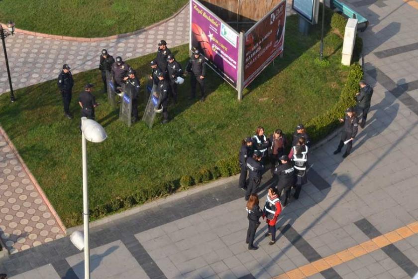 Kocaeli'de CHP'nin 25 Kasım açıklamasına polis engeli