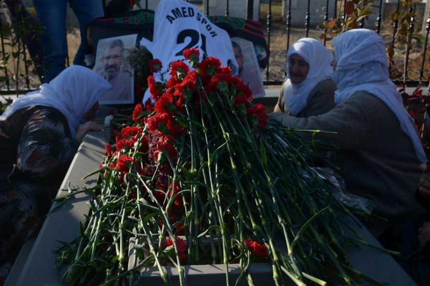 Elçi’nin mezarlık anması: Sen bizim beyaz güvercinimizdin