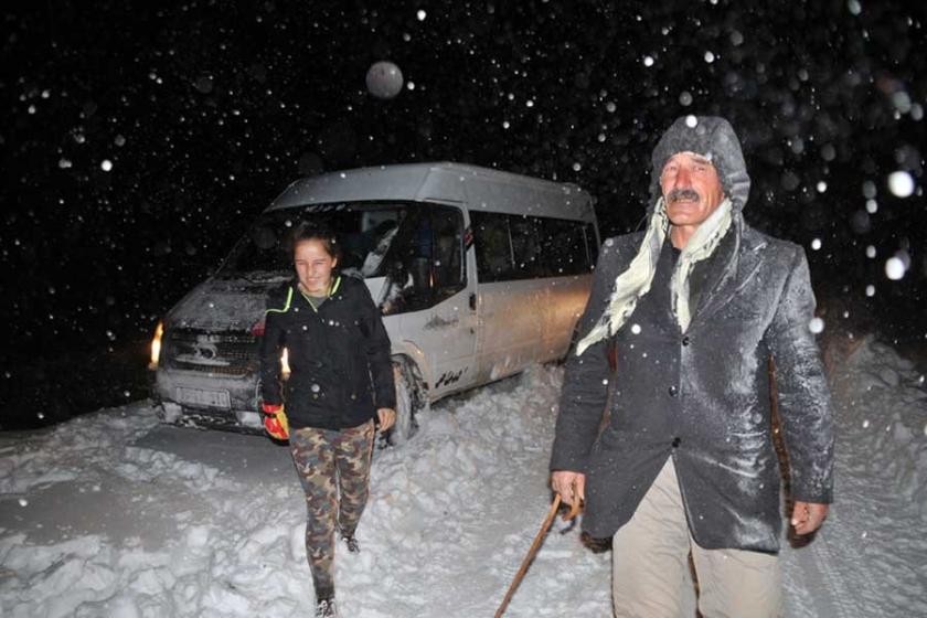 Tipide mahsur kaldılar, 3 saatte kurtarıldılar