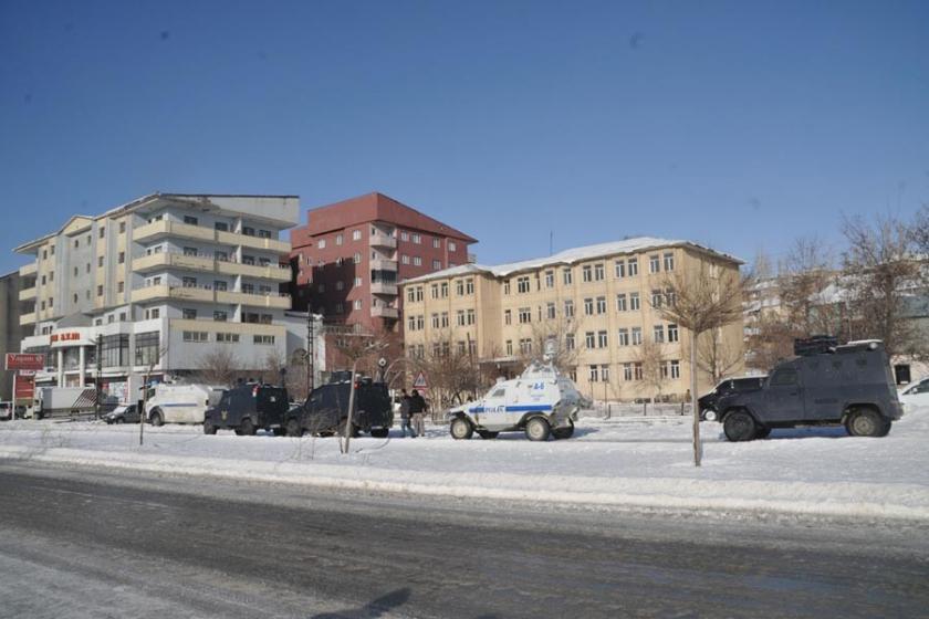 Yüksekova, Çukurca ve Şemdinli belediyelerine operasyon