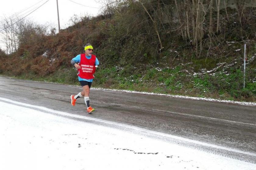 Engelli sporcu, termik santrali protesto etmek için koştu