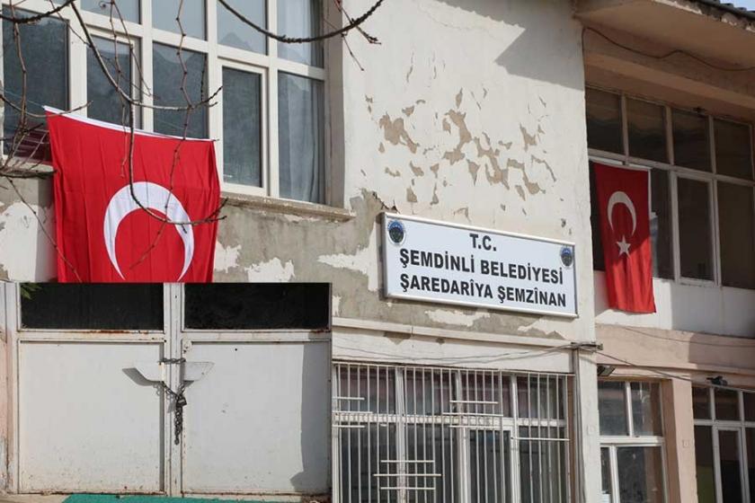 Belediyenin kapısına zincir vuruldu