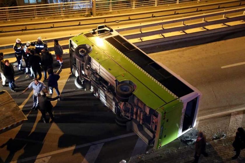 İzmit'te halk otobüsü devrildi: 10 yaralı