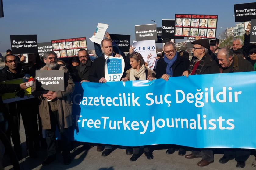 İnsan Hakları Günü’nde gazetecilere TOMA’lı engel