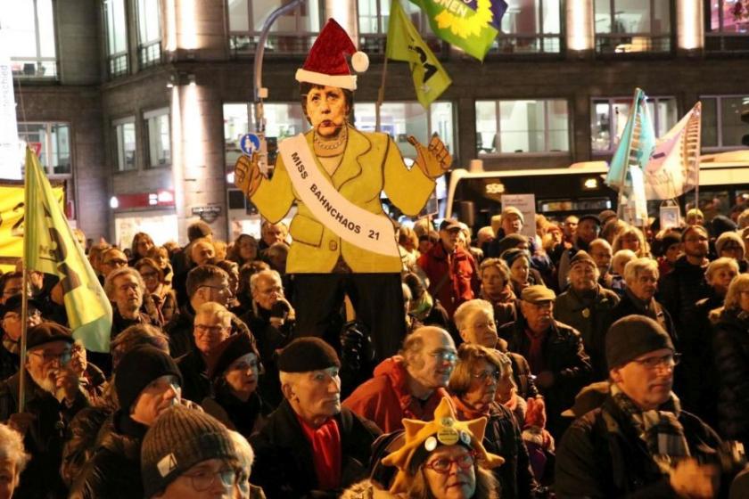 Stuttgart 21 projesine kitlesel protesto 