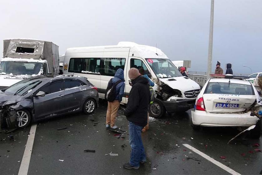 Rize’de zincirleme kaza