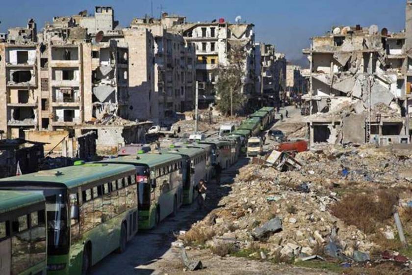 Halep'teki tahliye otobüsleri şehrin doğusuna girdi