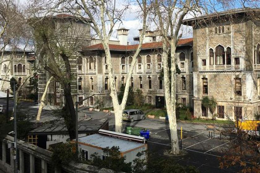 İstanbul Lisesi’nde Noel yasağı