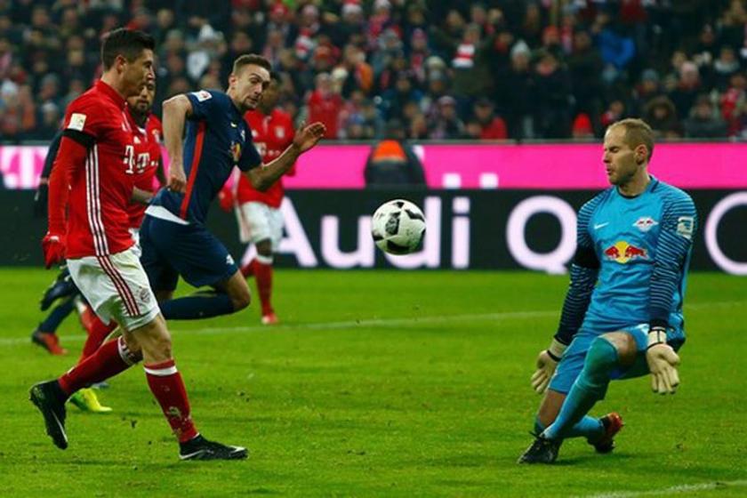 Liderlik maçında Bayern, Leipzig'i 3 golle geçti