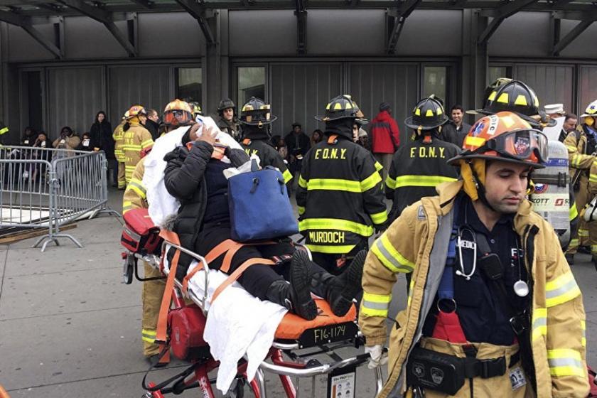 New York’ta banliyö treni raydan çıktı, 103 kişi yaralandı 