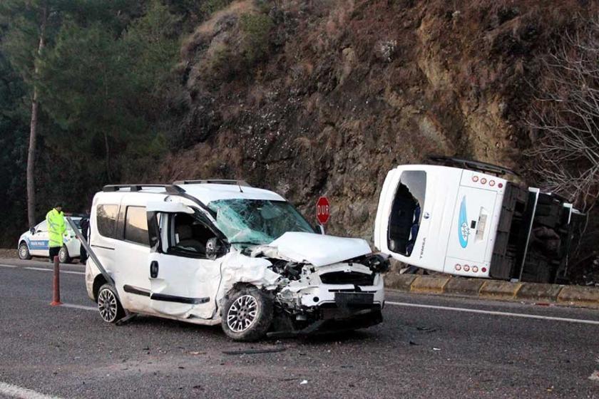 Antalya'da otel servisi kaza yaptı: 16 yaralı