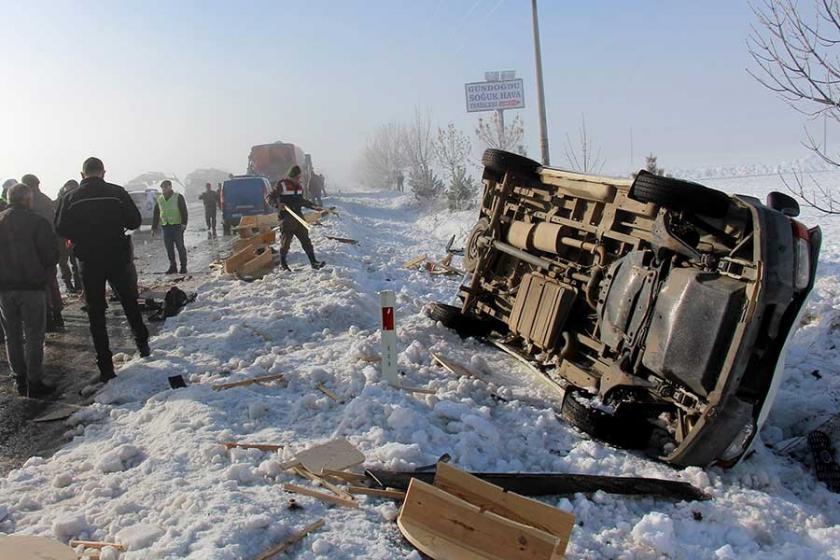 Bucak'ta zincirleme kaza: 1 ölü, 6 yaralı