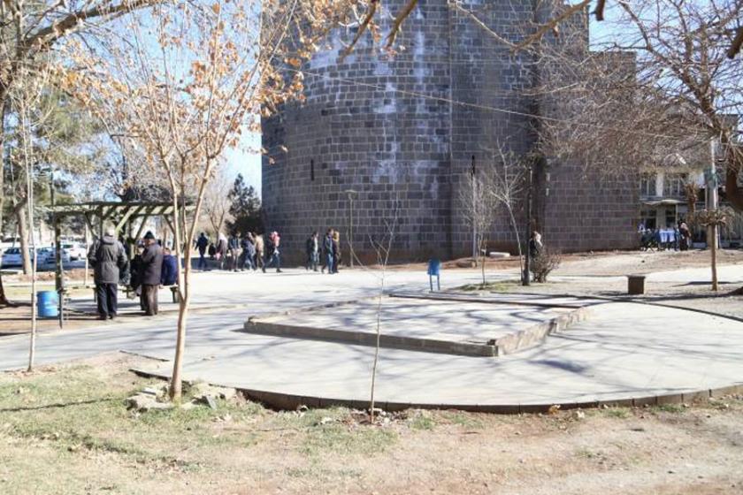 Önce tabelası kaldırılan Kobani Çayevi tümden kaldırıldı