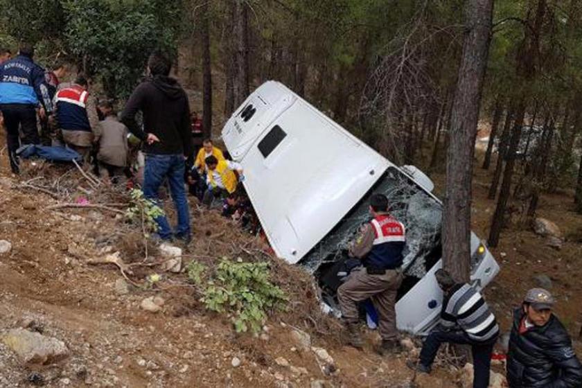 Midibüs uçuruma devrildi: 2 ölü, 9 yaralı