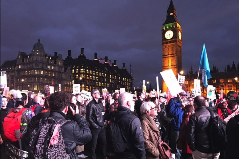 Trump'ın İngiltere ziyareti Londra'da protesto edildi