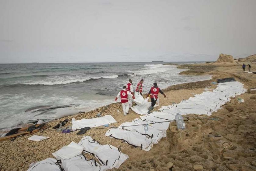 Libya açıklarında batan teknede 90 mülteci boğulmuş olabilir