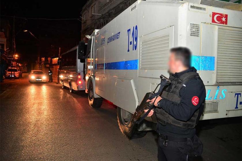 Diyarbakır’da polis bir kişiyi vurdu