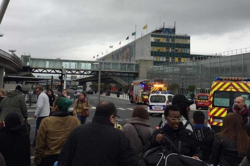 Paris Orly Havalimanı’nda silah sesleri