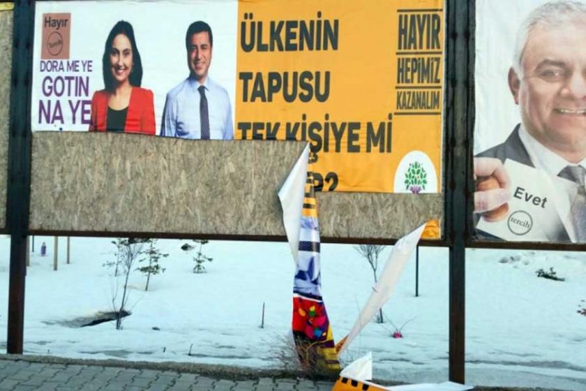 Bitlis'te 'Hayır' bilboardlarına saldırı