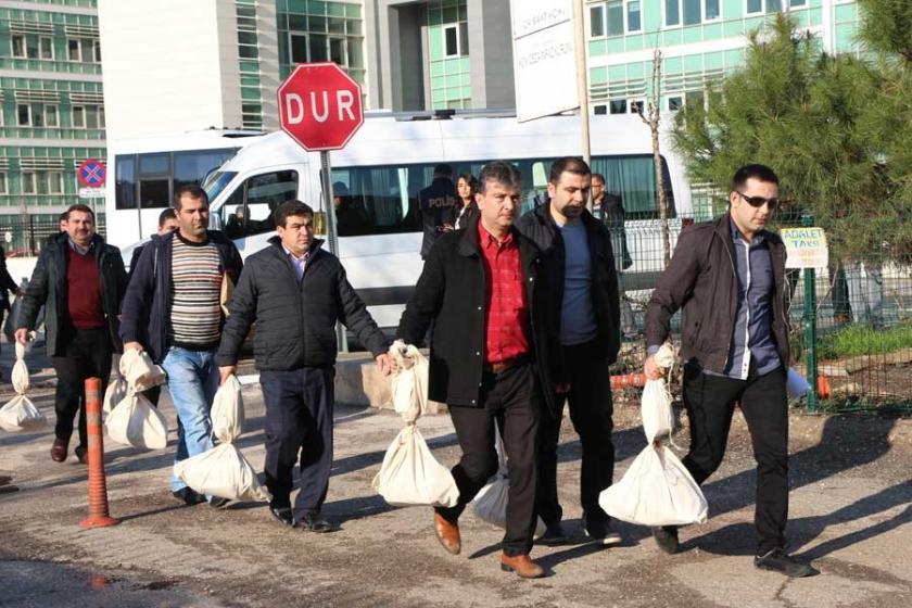 Siyasiler ve hukukçular: Hayır çıksa iptal edeceklerdi