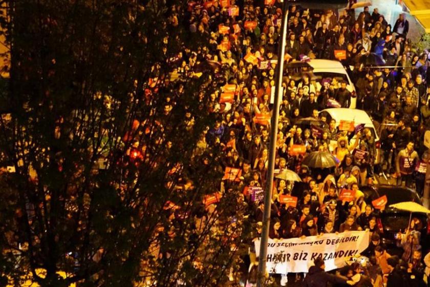 Şaibeli referandum sonuçları protesto edildi