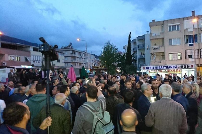 İzmir'de 'Hayır Biz Kazandık' sloganı ilçelerde yankı buldu