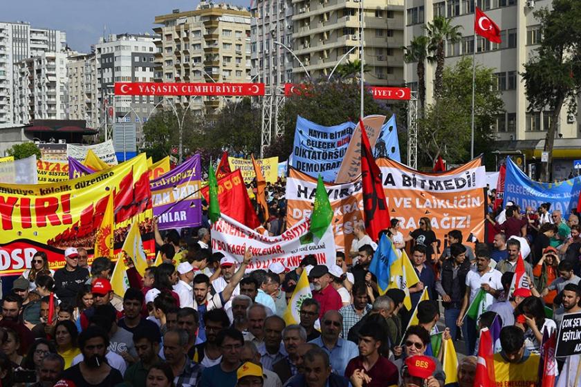 Adana'da 1 Mayıs: Güvenceli iş, güvenceli gelecek!