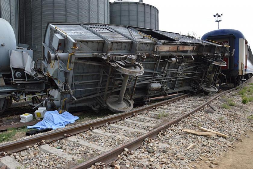 İlaçlama yapan tren vagonu devrildi: 1 ölü, 3 yaralı