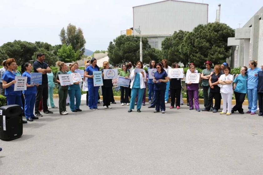 İzmir'de hemşire ve ebeler taleplerini haykırdı