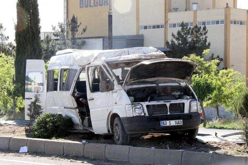 Urfa'da öğrenci servisi devrildi: 8 yaralı