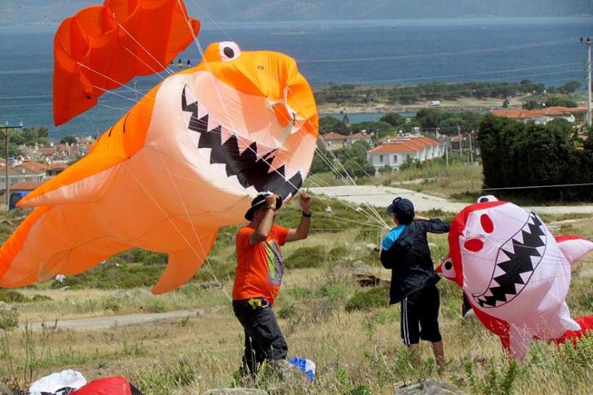 Çeşme semalarını uçurtmalar doldurdu