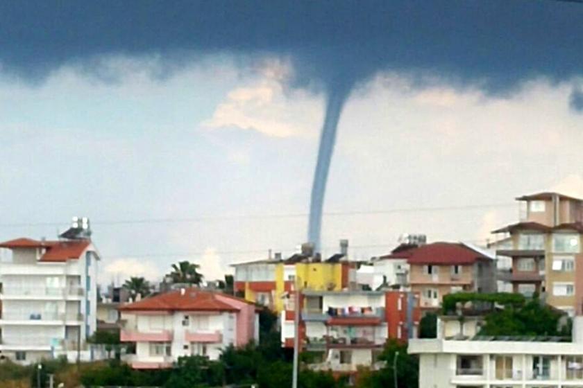 Antalya'da denizde oluşan 4 hortum korkuttu