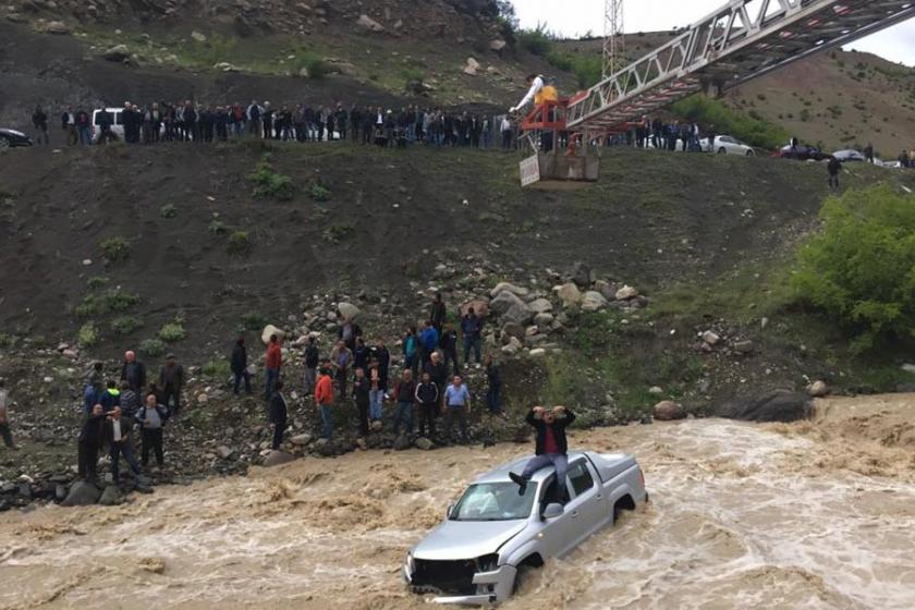 Derede mahsur kalan Ersin Dede'yi itfaiye kurtardı