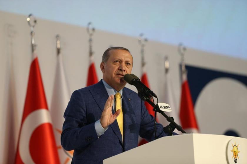 Cumhurbaşkanı Erdoğan AKP'nin başında