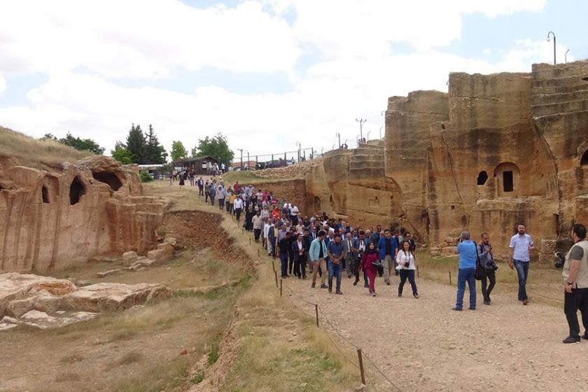 Mardin'deki 1400 yıllık galeri mezarlık ziyaretçilere açıldı