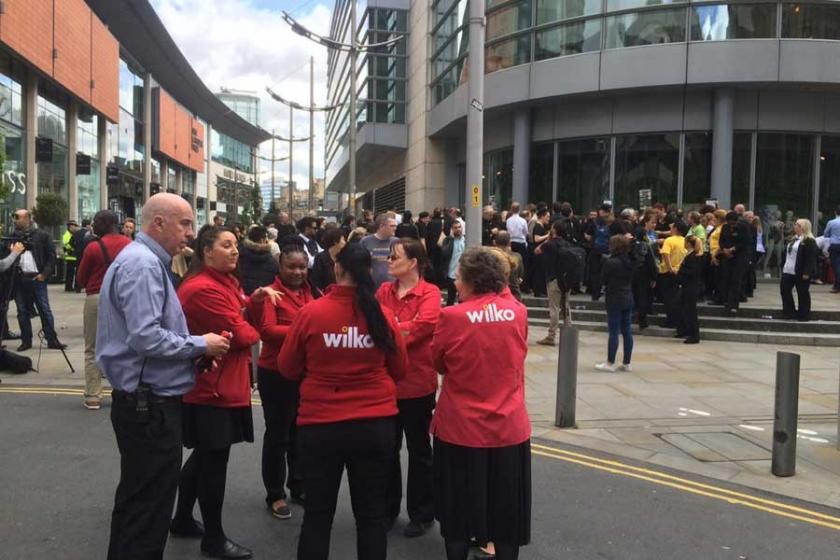 Manchester'da bomba alarmı: Alışveriş merkezi boşaltıldı