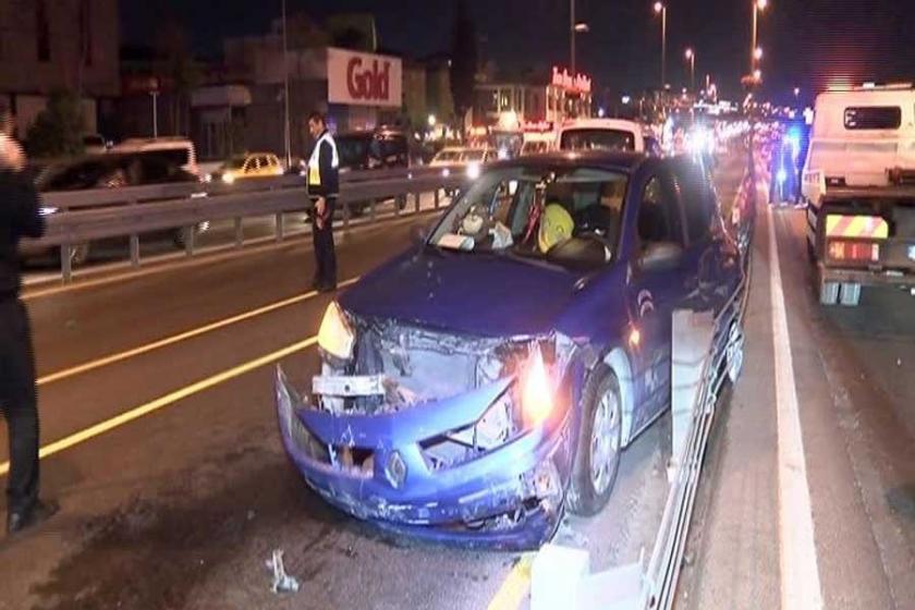 Bahçelievler'de araç metrobüs yoluna girdi