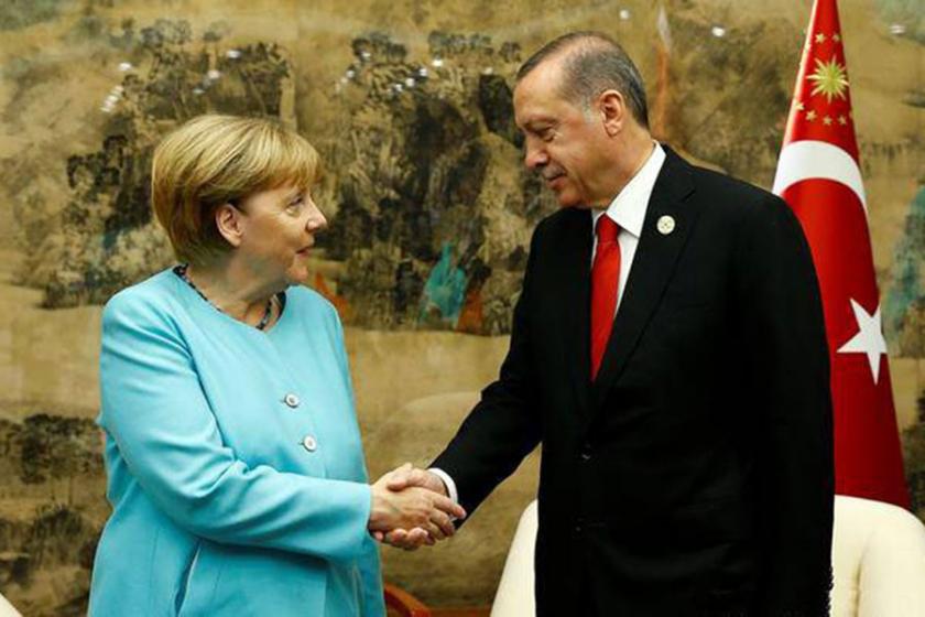 Erdoğan ve Merkel NATO zirvesinde görüştü