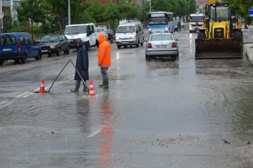 Çorum'da sağanak yağmur su baskınlarına neden oldu