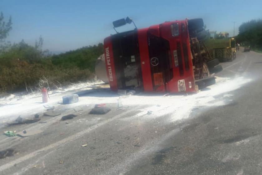 Madene giden tanker devrildi: 27 ton asit çevreye yayıldı