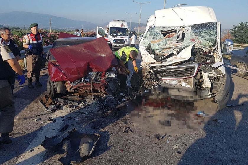 Torbalı'da trafik kazası: 2 ölü, 10 yaralı