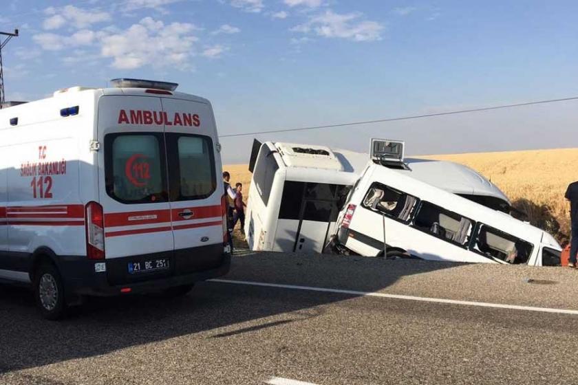 Diyarbakır'da polis aracıyla minibüs çarpıştı: 2 ölü