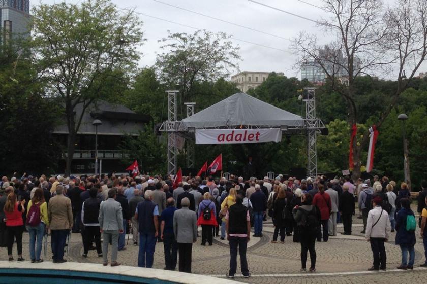 ‘Adaletin cübbesine düğme takılmasın' diye nöbetteyiz